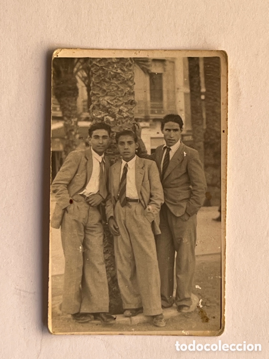 Fotograf&iacute;a antigua: MINUTEROS. ELDA, J&oacute;venes Postguerra Civil Espa&ntilde;ola.. (h.1940?) Med&iacute;das: 4,2 x 7 cm.,