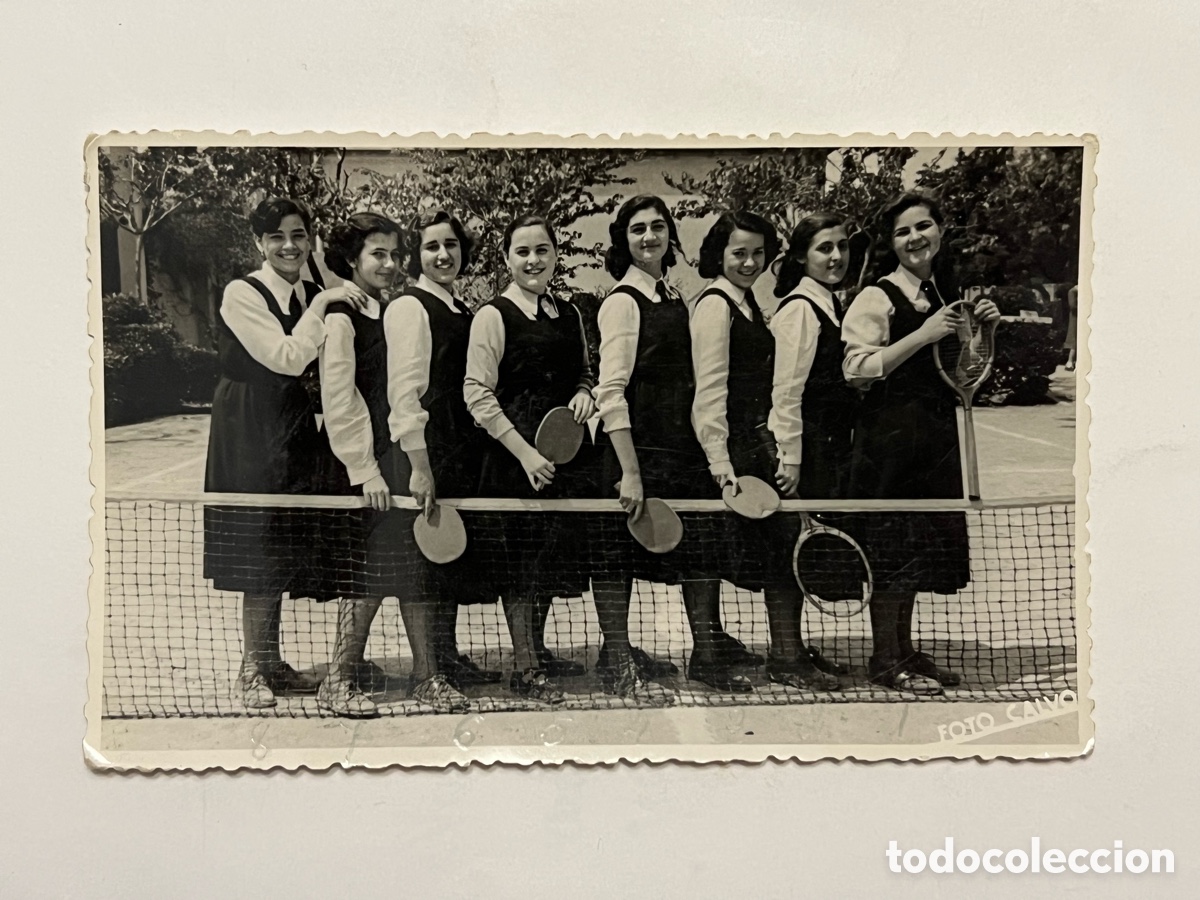 Fotograf&iacute;a antigua: VALENCIA ANTIGUA.. Recuerdo escolar.. En las Escolapias jug&aacute;bamos al Tenis.. Julio de 1952