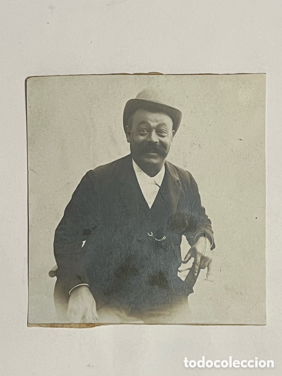 Fotografia antica: FOTOGRAF&Iacute;A. Un alegre y simp&aacute;tico se&ntilde;or con Bombin (h.1910?) Medidas: 8 x 7,5 cm.