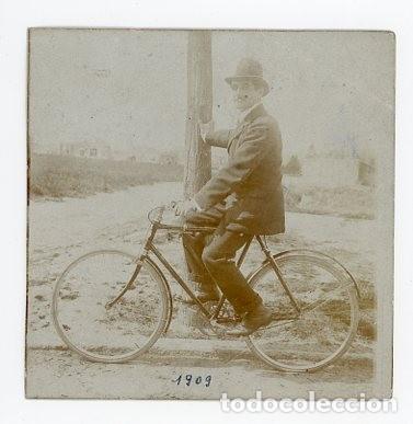Fotograf&iacute;a antigua: MADRID. HOMBRE EN BICICLETA. 1909