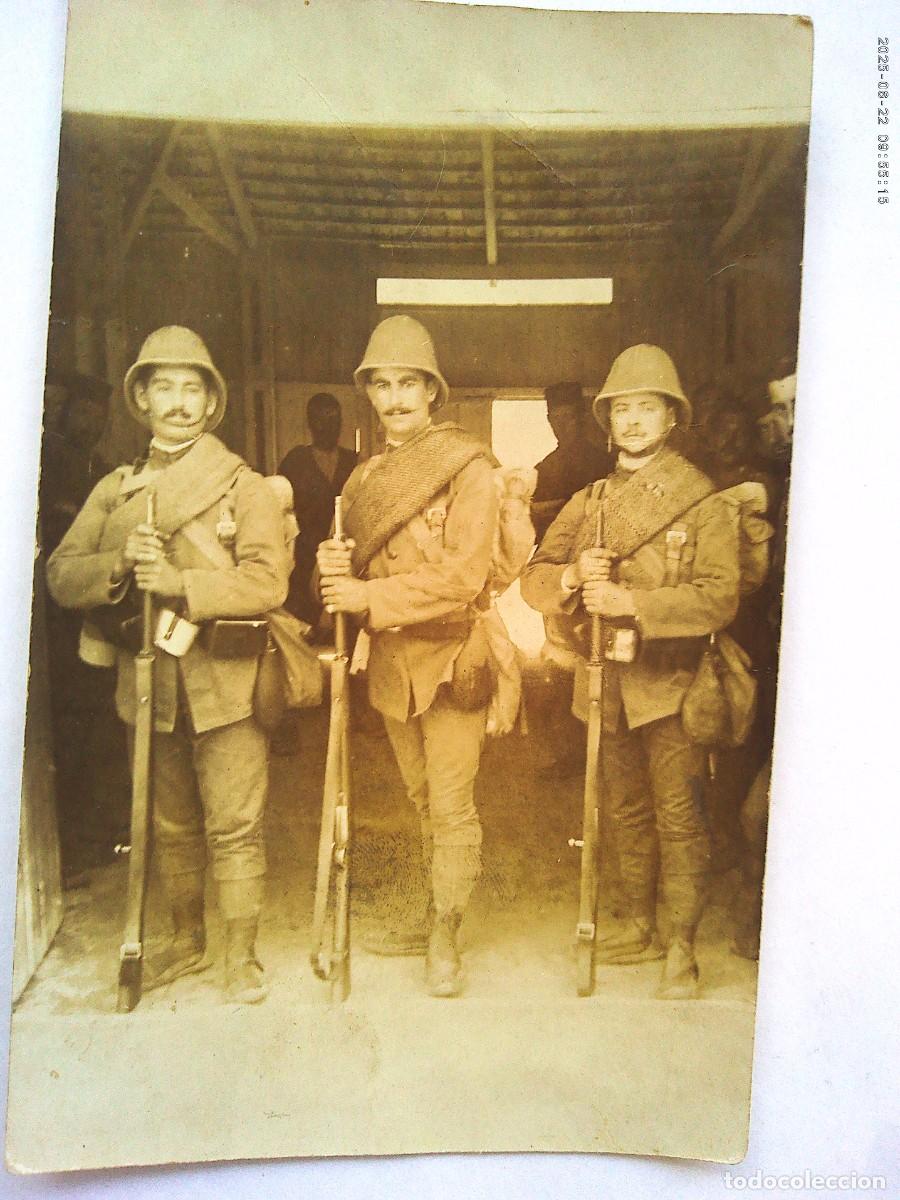 Fotograf&iacute;a antigua: GUERRA DE AFRICA : FOTO DE MILITARES CON SALACOT , ALPARGATAS Y MANTA TERCIADA. 1916