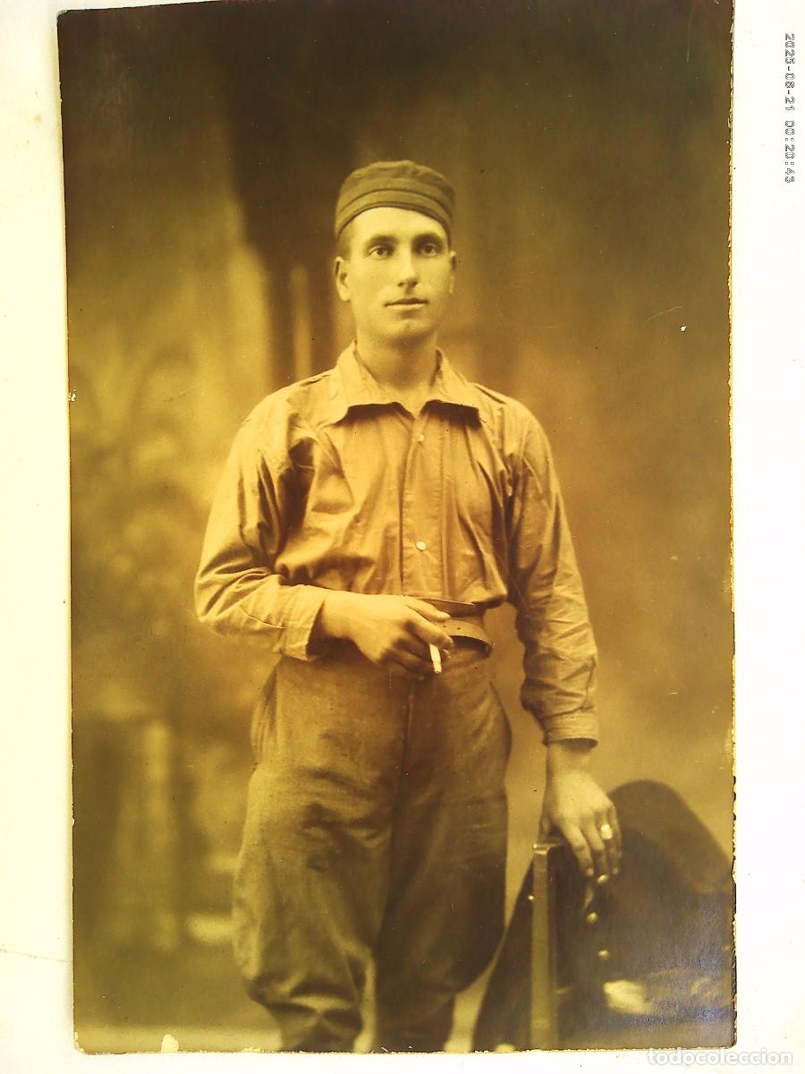 Fotograf&iacute;a antigua: GUERRA DE AFRICA : FOTO DE ESTUDIO DE MILITAR EN CAMISA Y GORRO PANADERO. PRINCIPIOS SIGLO