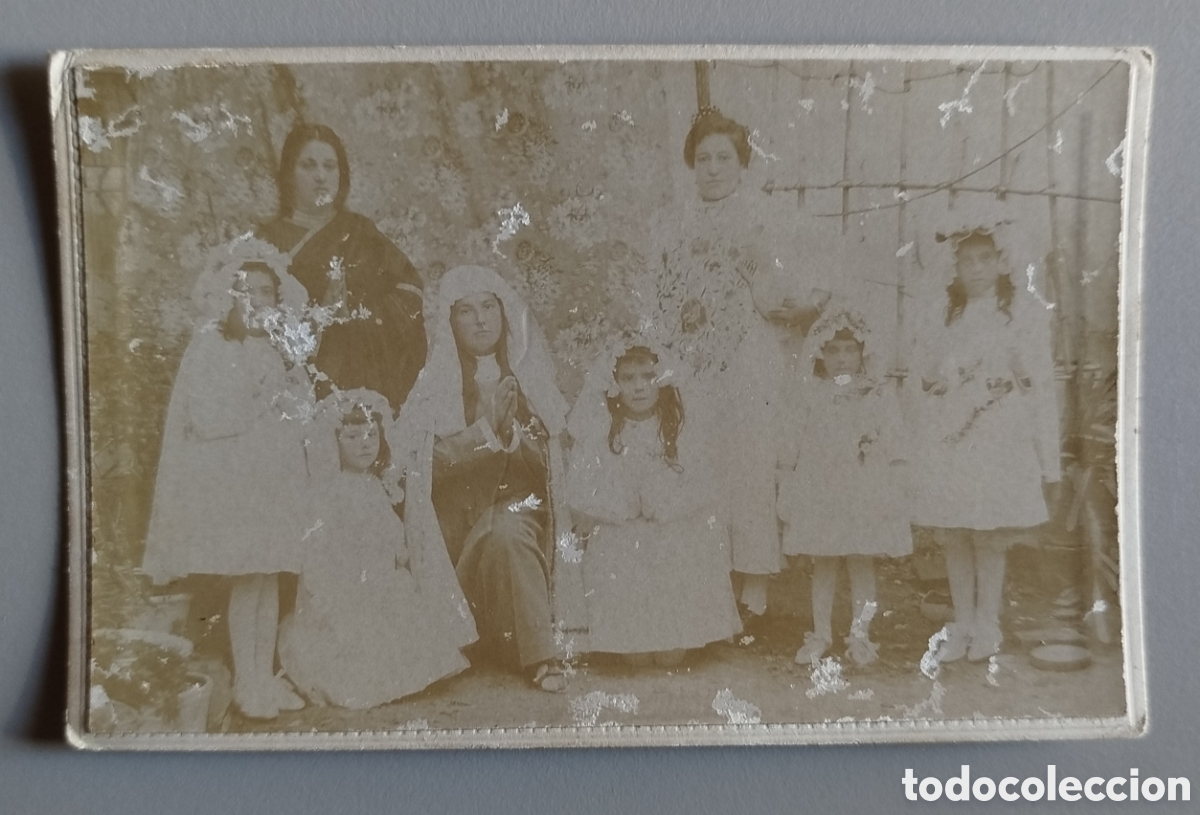 Fotograf&iacute;a antigua: Ni&ntilde;as comuni&oacute;n. Posible celebraci&oacute;n del Corpus Christi. Sin fotogr&aacute;fo. D&eacute;cada 1910