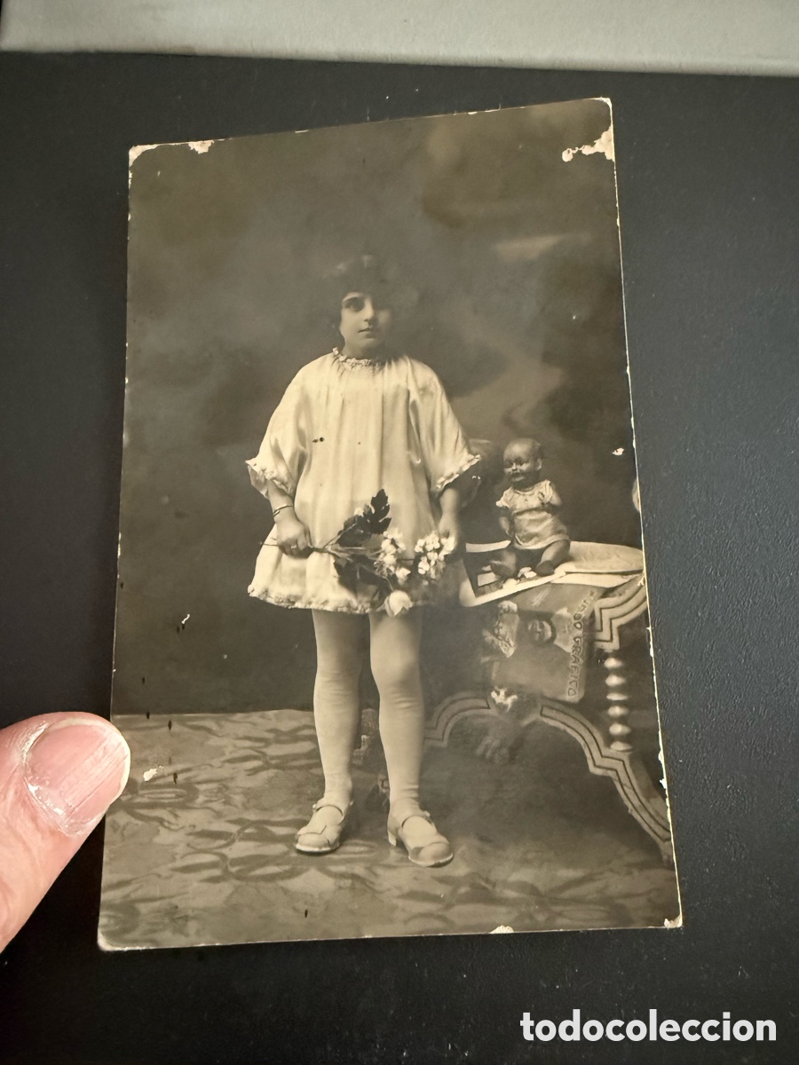 Fotograf&iacute;a antigua: NI&Ntilde;A CON MU&Ntilde;ECO. Fotograf&iacute;a R. de URRUTIA. ( ZARAGOZA)