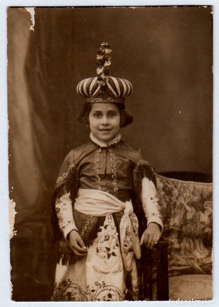 Fotograf&iacute;a antigua: Preciosa foto. Ni&ntilde;o con turbante. Moros y Cristianos de Alicante?. A&ntilde;os 10-20 rc