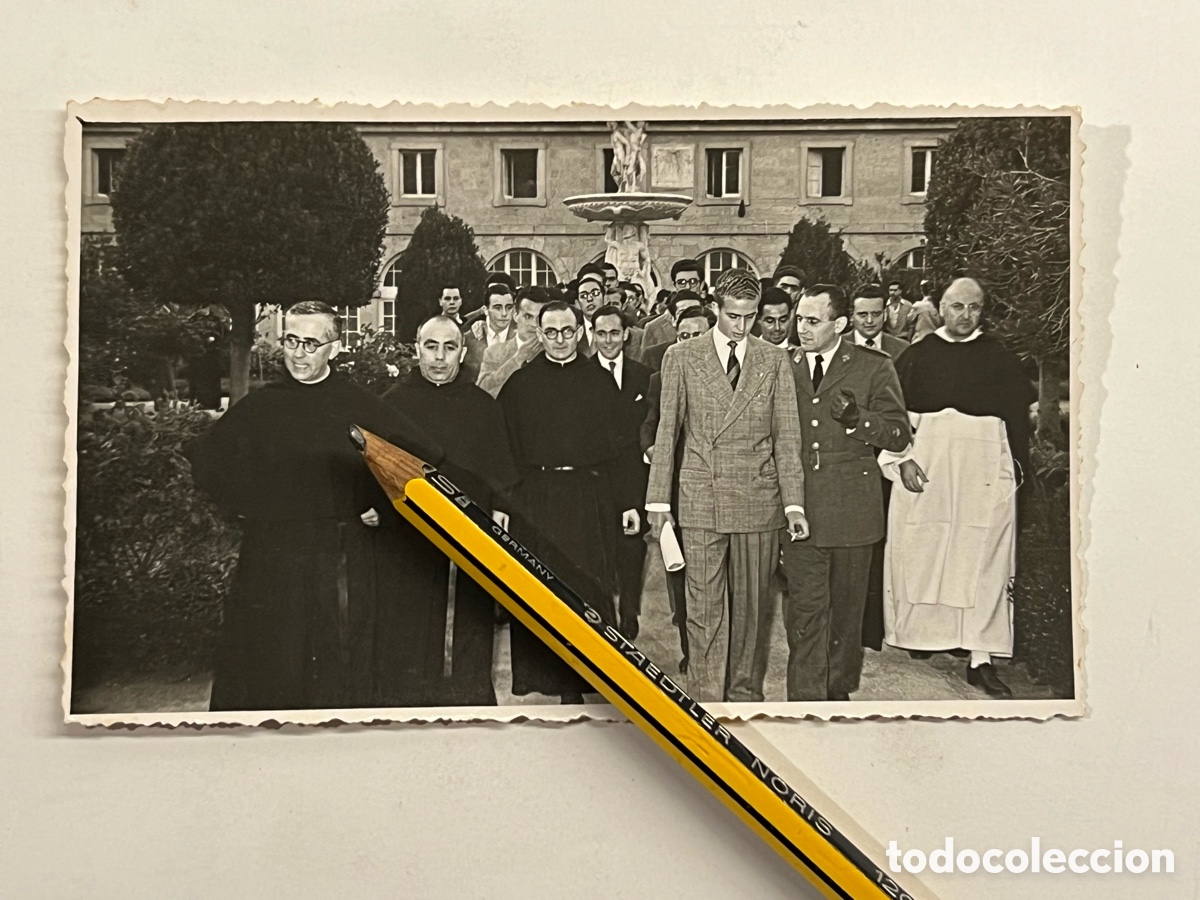 Fotograf&iacute;a antigua: SAN LORENZO DE EL ESCORIAL. Juan Carlos I. Monjes Agust&iacute;nos y autoridades militares (a.1955)