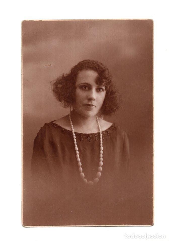 Fotograf&iacute;a antigua: LA MUJER LUCE UN PEINADO CON ONDAS MARCADAS Y VOLUMEN A LOS LADOS, A&Ntilde;OS 1920. ESTUDIO VERON&Eacute;S MADRID