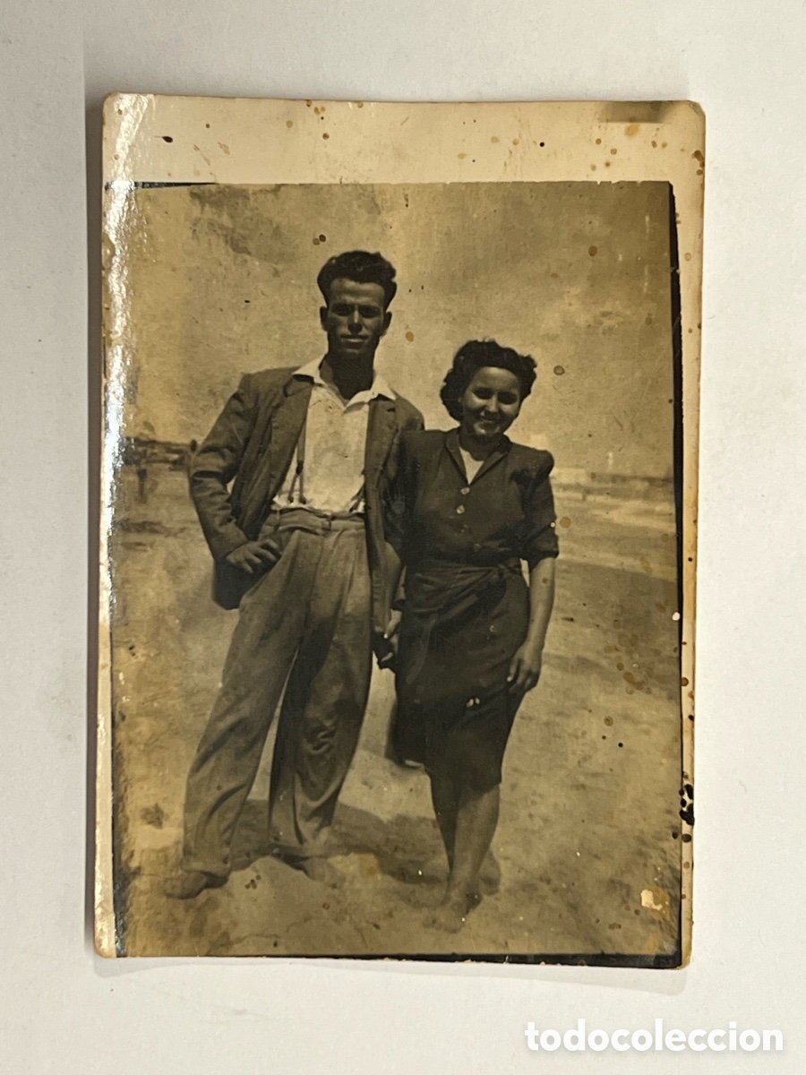 Fotograf&iacute;a antigua: MINUTEROS de Postguerra.. En la Playa respirando aire puro (h.1945?) Med&iacute;das: 9 x 7 cm.,