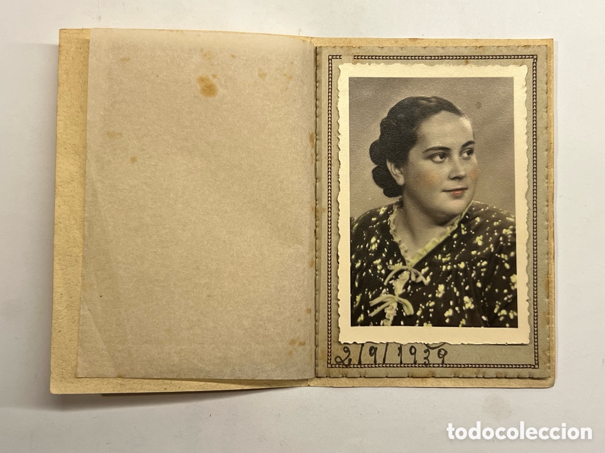 Fotograf&iacute;a antigua: CASTELL&Oacute;N. Mujer Joven y saludable, con labios rojos. Estudio fotogr&aacute;fico Col&oacute;n Navarro (a.1939)