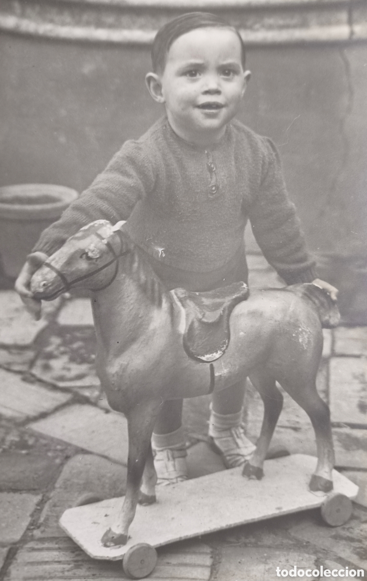 Fotograf&iacute;a antigua: FOTOGRAF&Iacute;A RETRATO NI&Ntilde;O JUGUETE CABALLO CART&Oacute;N POSTAL FOTOGR&Aacute;FICA C. 1940