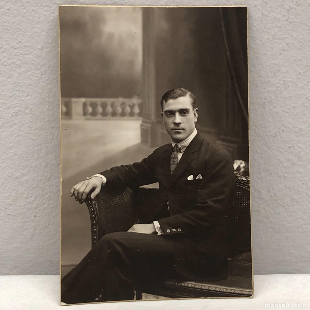 Antique Photography: ANTIGUA FOTOGRAFIA - TARJETA POSTAL - RETRATO HOMBRE - J. ALONSO, BARCELONA - 130 X 85 MM / 370
