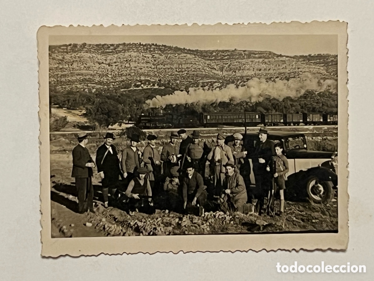 Fotograf&iacute;a antigua: MINUTEROS. Tren locomotora de Vapor.. Jornada de caza de los se&ntilde;or&iacute;tos&hellip; (h.1945?)