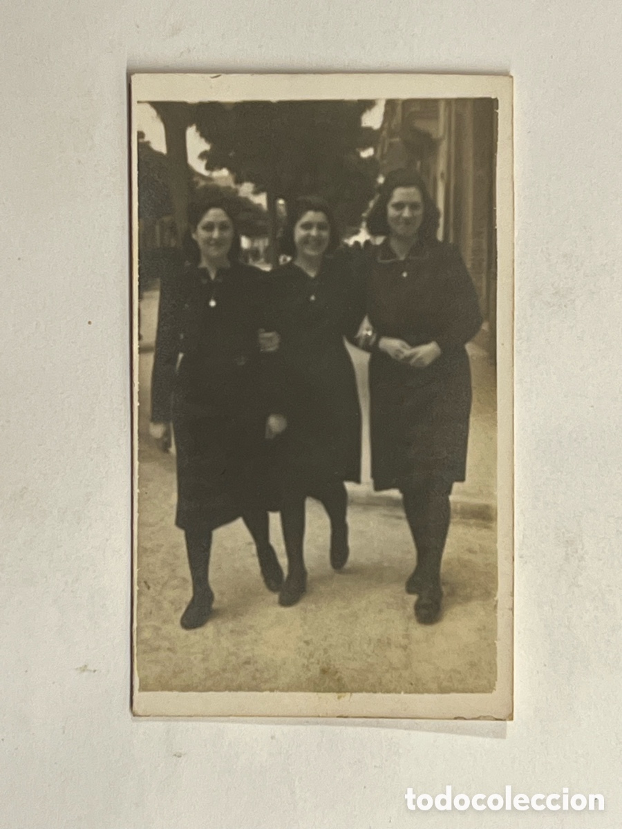Fotograf&iacute;a antigua: MINUTEROS ALGEMESI.. Tres jovencitas de la localidad, Milagro, Vicenta y Pepita.. (a.1942)