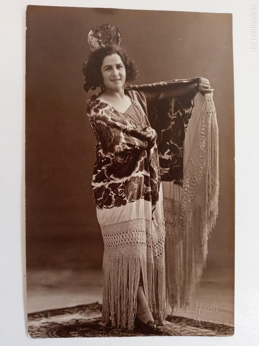 Fotograf&iacute;a antigua: PRECIOSA FOTO DE ESTUDIO DE SE&Ntilde;ORITA CON MANTON DE MANILA , 1923. DE MATEOS HNOS. , MURCIA