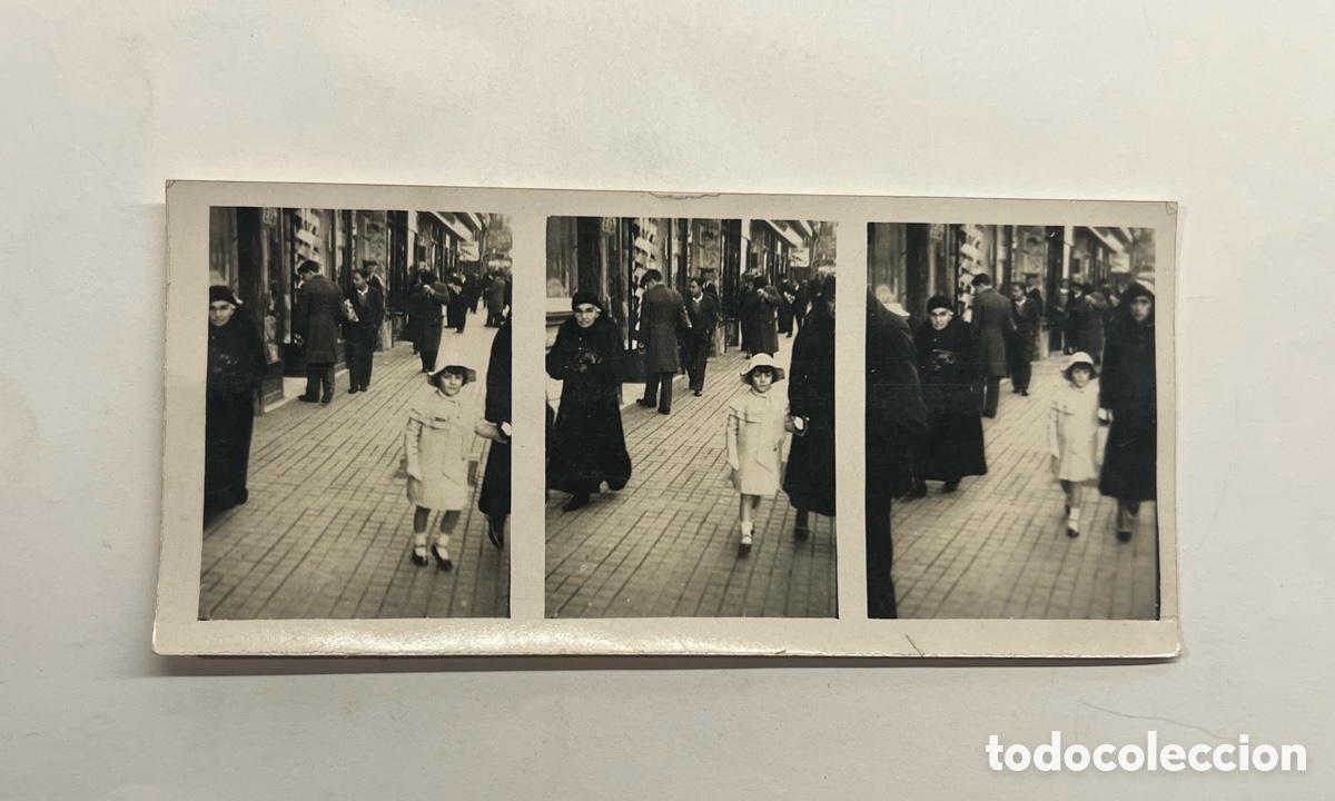 Fotograf&iacute;a antigua: BARCELONA. Minuteros (3) fotograf&iacute;as una fr&iacute;a ma&ntilde;ana por las Ramblas (a.1932)