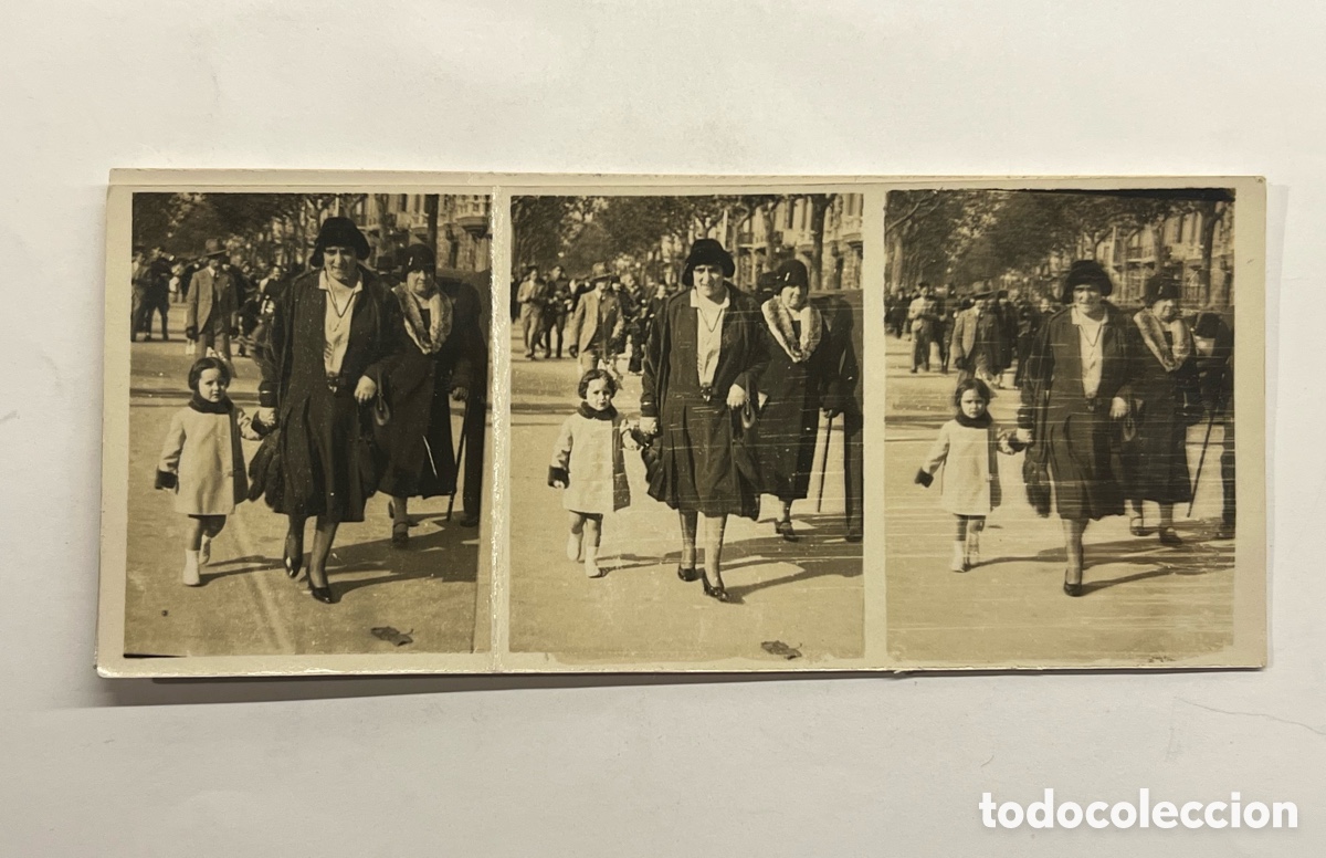 Fotograf&iacute;a antigua: BARCELONA. Minuteros (3) fotograf&iacute;as una fr&iacute;a ma&ntilde;ana por las Ramblas (a.1930)