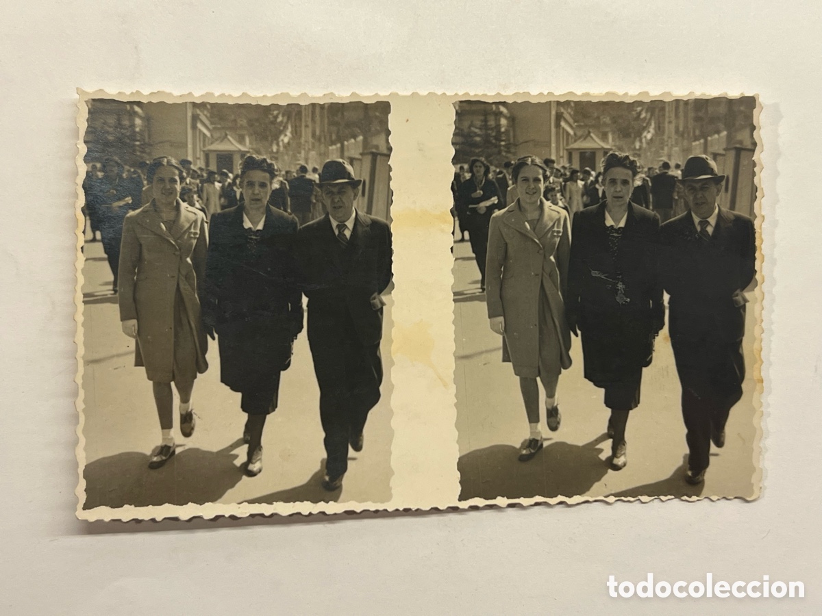 Fotograf&iacute;a antigua: BARCELONA. Minuteros (2) fotograf&iacute;as Paseando por la Barceloneta.. (h.1950?) Fotos Basrobert