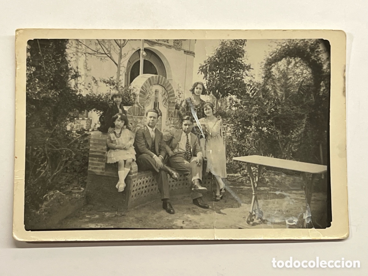 Fotograf&iacute;a antigua: FOTOGRAF&Iacute;A.. Todos junto a la fuente..lugar por identificar&hellip; Valencia (h.1920?) Med&iacute;das: 14 x 9 cm