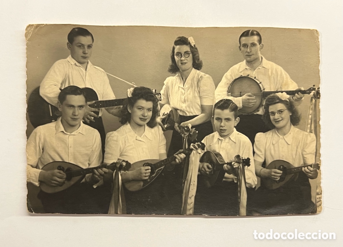 Fotograf&iacute;a antigua: M&Uacute;SICA. Fotograf&iacute;a Grupo Musical instrumentos de cuerda.. Mandolinas, Guitarra y Banjo.. (h.1940?)