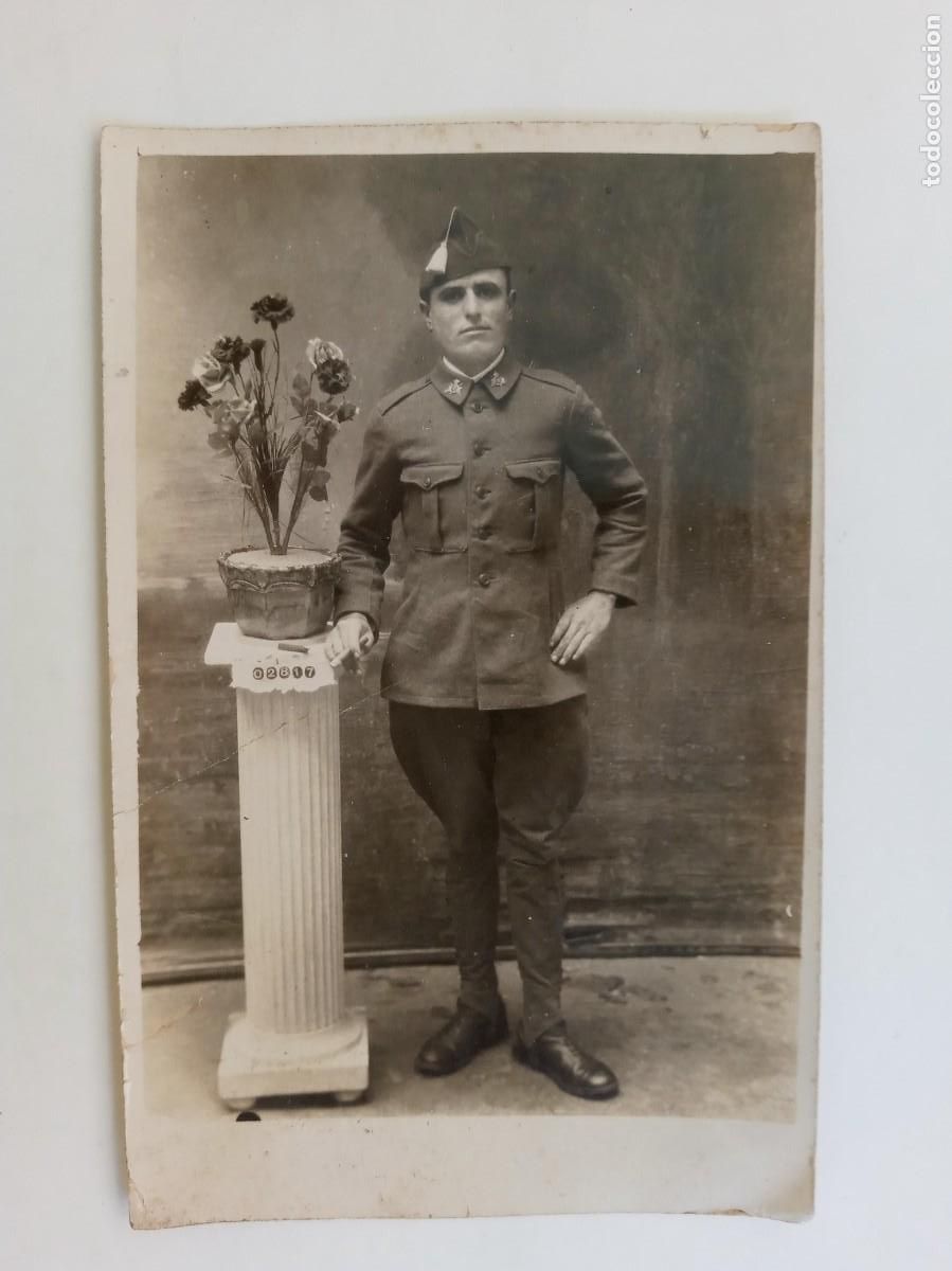 Fotograf&iacute;a antigua: FOTO DE ESTUDIO DE MILITAR DE INFANTERIA CON GORRILLO DE BORLA , PRINCIPIOS DE SIGLO