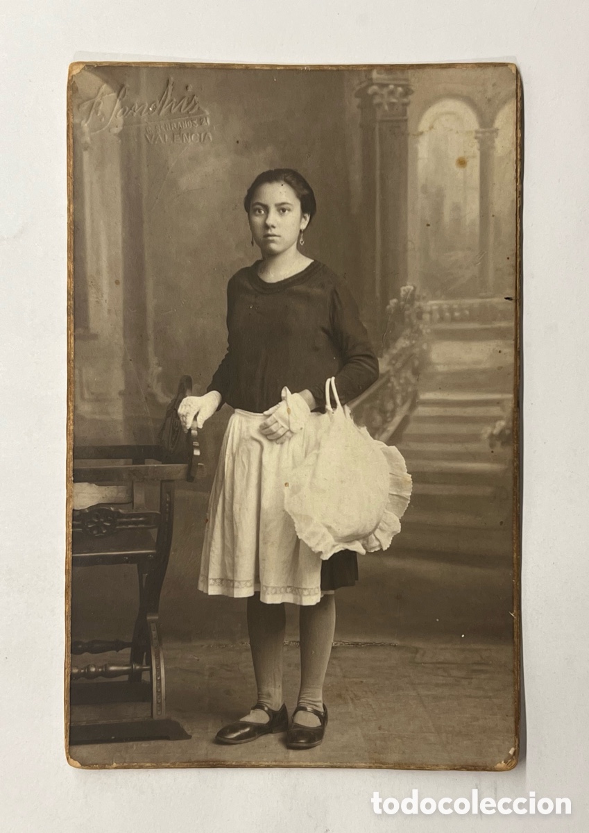 Fotograf&iacute;a antigua: VALENCIA F. Sanchis, fot&oacute;grafo. Retrato de la joven Criada de la casa&hellip; (h.1910?)
