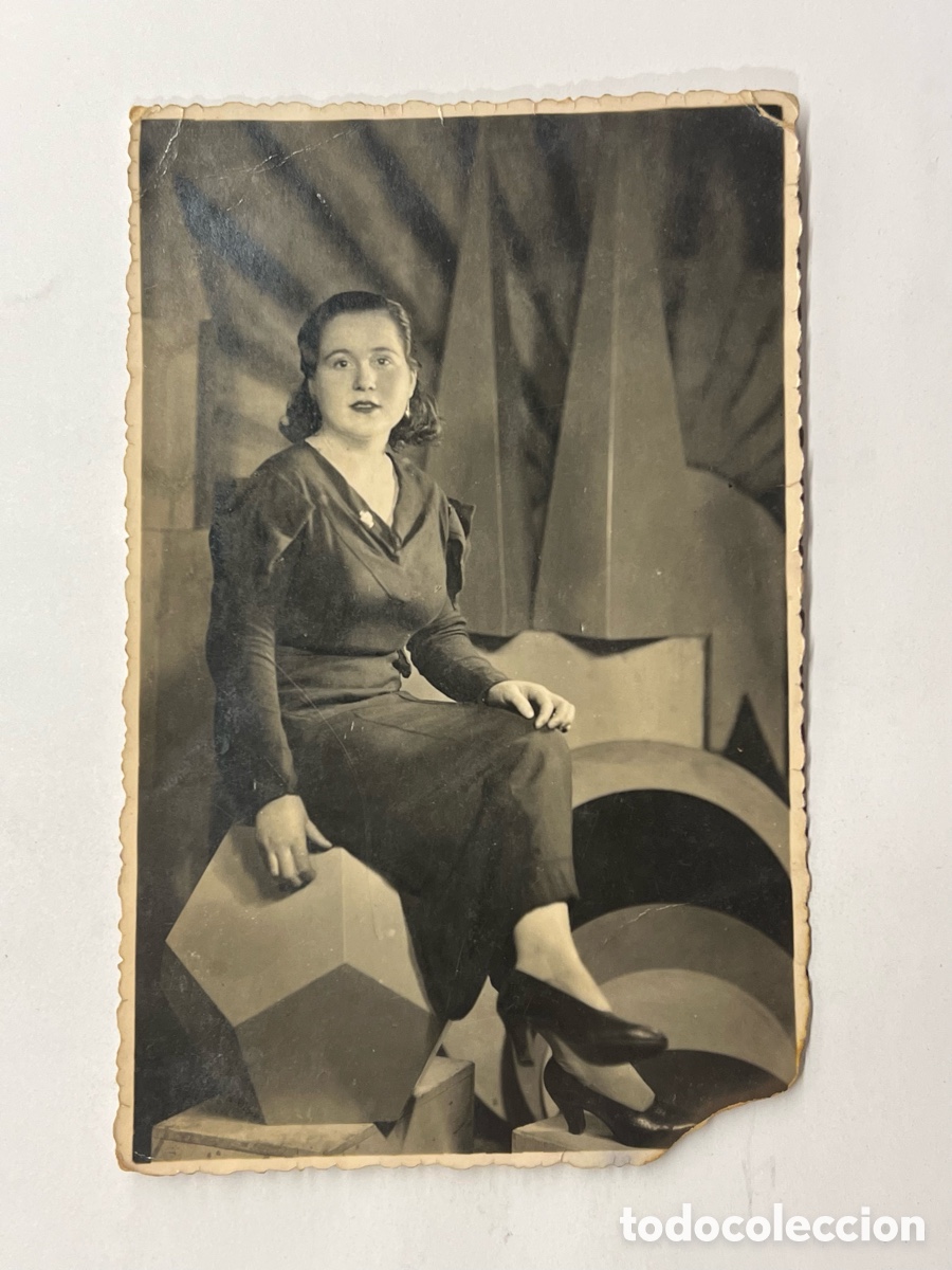Fotograf&iacute;a antigua: MURCIA, en el estudio del fot&oacute;grafo Carlos Ortega, bonita decoraci&oacute;n Art deCo. Joven Murcia (a.1934)