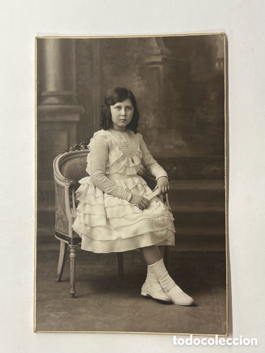 Fotograf&iacute;a antigua: VALENCIA. Casa Garc&iacute;a, Boldun, fot&oacute;grafo.. Ni&ntilde;a de Blanco en el estudio del fot&oacute;grafo (h.1920?)