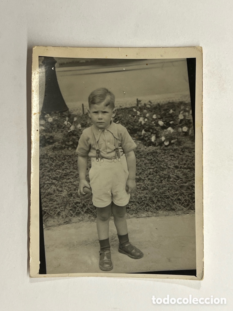 Fotograf&iacute;a antigua: MINUTEROS.. la fotograf&iacute;a al alcance de todos.. Ni&ntilde;o con tirantes.. (h.1950?) Med&iacute;das: 9 x 7 cm