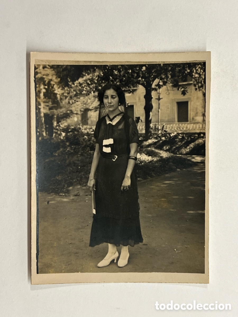 Fotograf&iacute;a antigua: MINUTEROS.. la fotograf&iacute;a al alcance de todos.. Anita en un d&iacute;a triste.. (h.1950?)