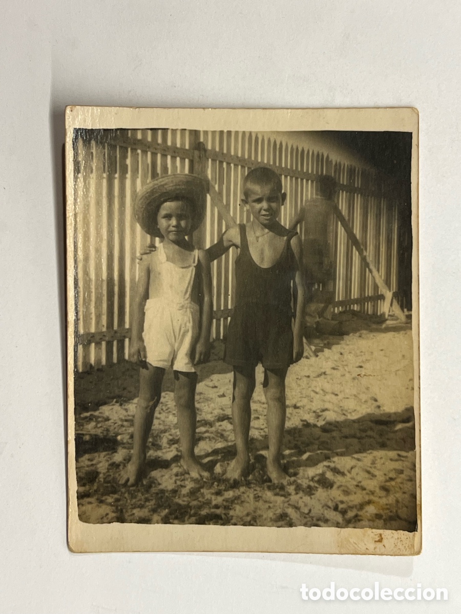 Fotograf&iacute;a antigua: MINUTEROS.. la fotograf&iacute;a al alcance de todos.. Ni&ntilde;os en la playa. Balencia .. (h.1950?)