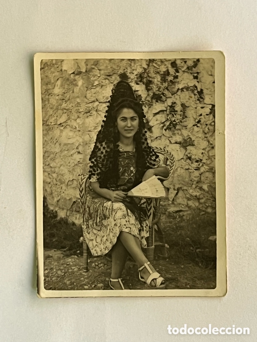 Fotograf&iacute;a antigua: MINUTEROS.. la fotograf&iacute;a al alcance de todos.. la joven de la Mantilla y abanico.. (h.1945?)