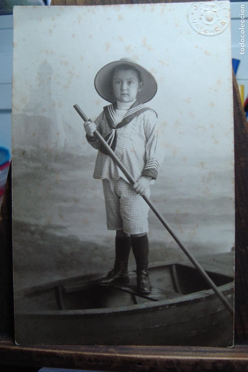 Fotograf&iacute;a antigua: ANTIGUA FOTOGRAFIA DE NI&Ntilde;O EN BARCA. FOTO JULIO DERREY VALENCIA. PRINCIPIOS XX
