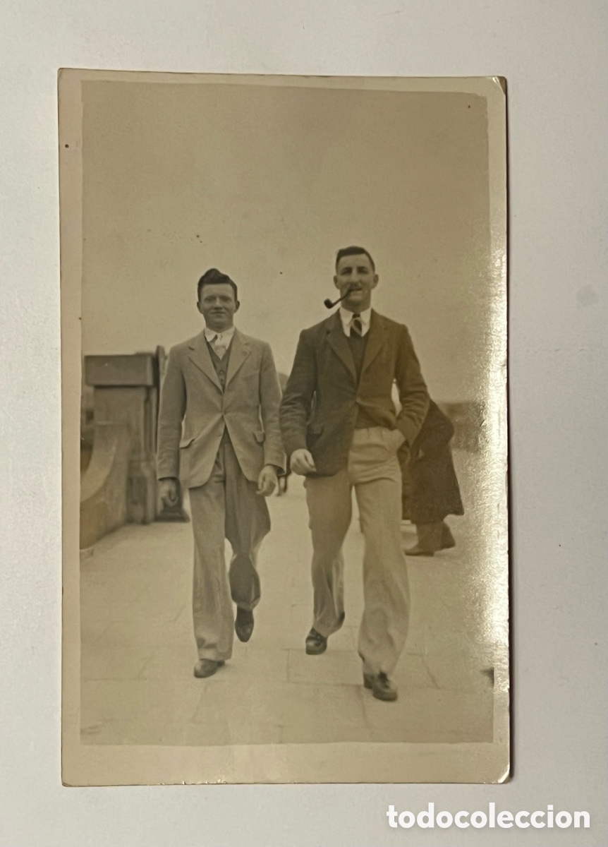 Fotograf&iacute;a antigua: GAY FRIENDLY&hellip; Eddie and Frank&hellip; dos buenos amigos&hellip; Londres (h.1920?) Med&iacute;das: 14 x 9 cm