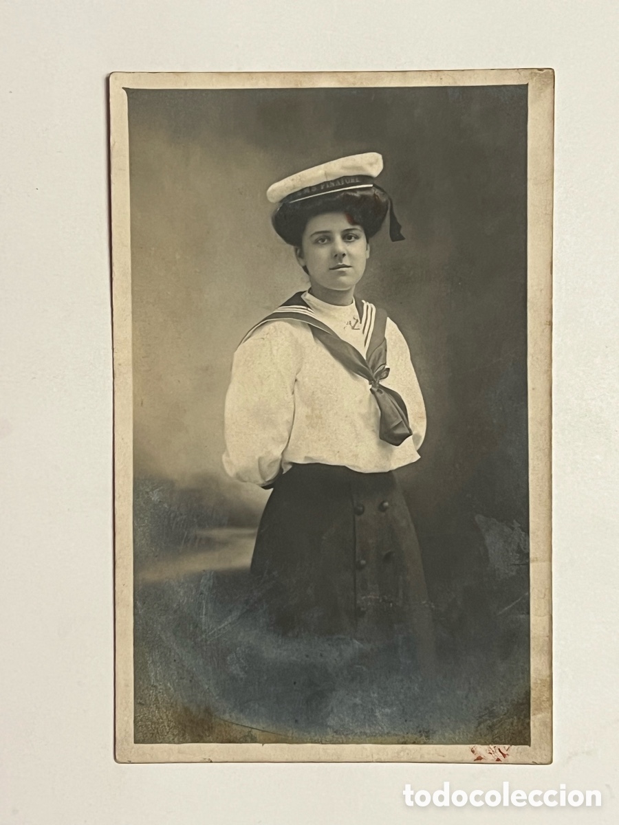 Fotograf&iacute;a antigua: SE&Ntilde;ORITA con Traje Marinero.. (h.1900?) Med&iacute;das: 14 x 9 cm.