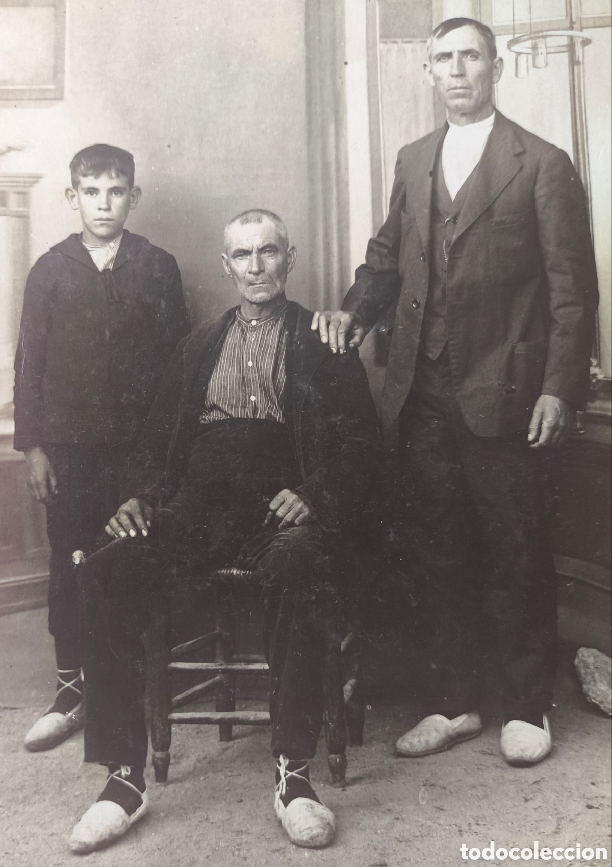 Fotograf&iacute;a antigua: FOTOGRAF&Iacute;A RETRATO FAMILIAR POSTAL FOT&Oacute;GRAFO RAM&Oacute;N GIL GRAU PE&Ntilde;ARROYA DE TASTAVINS TERUEL C. 1915