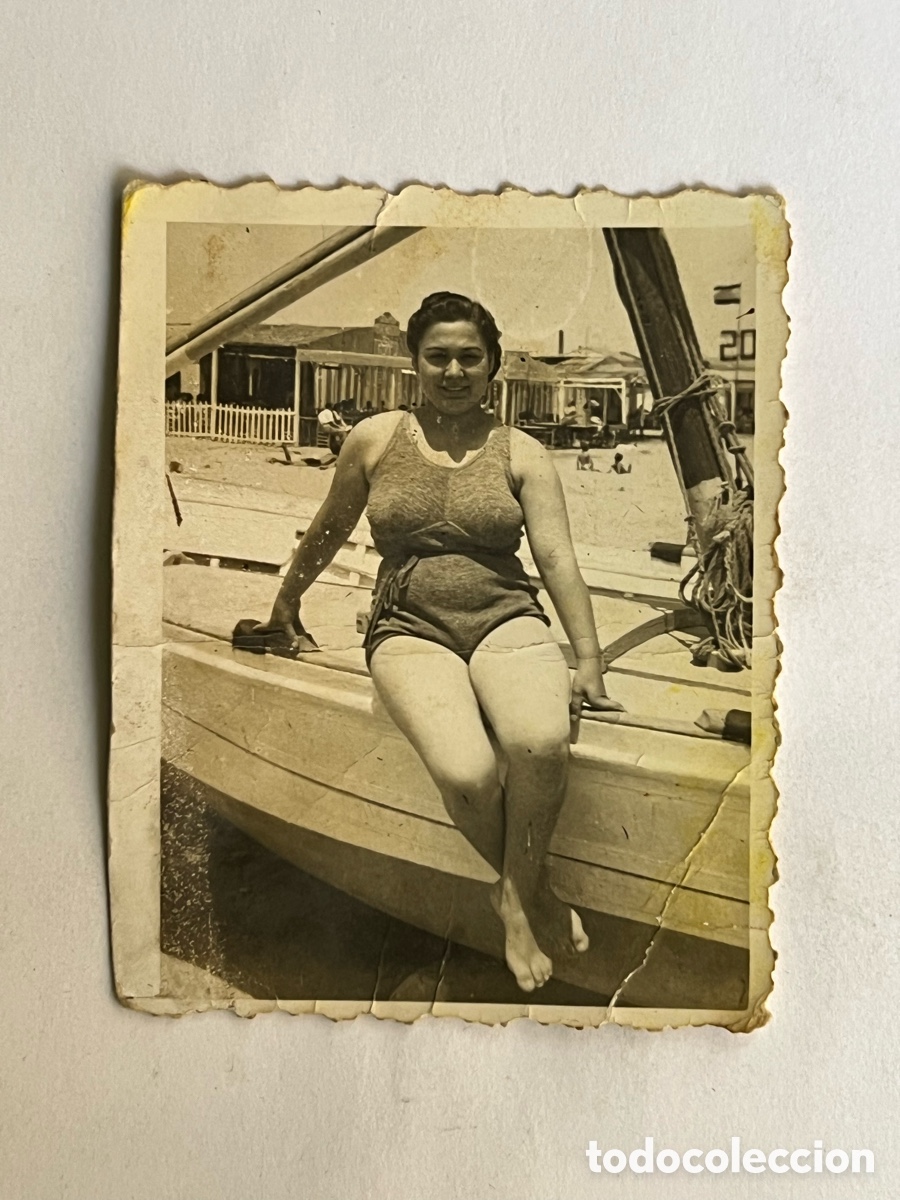 Fotograf&iacute;a antigua: FOTOGRAF&Iacute;A MINUTEROS LAS ARENAS.. Valencia Joven en las barcas.. Guerola fot&oacute;grafo (h.1950?)