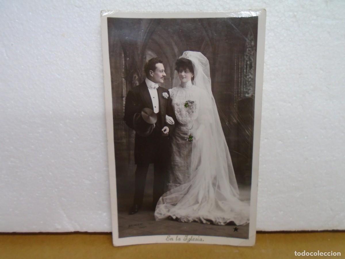 Fotograf&iacute;a antigua: &rdquo;EN LA IGLESIA&rdquo; TARJETA POSTAL S/C C.A.1910.