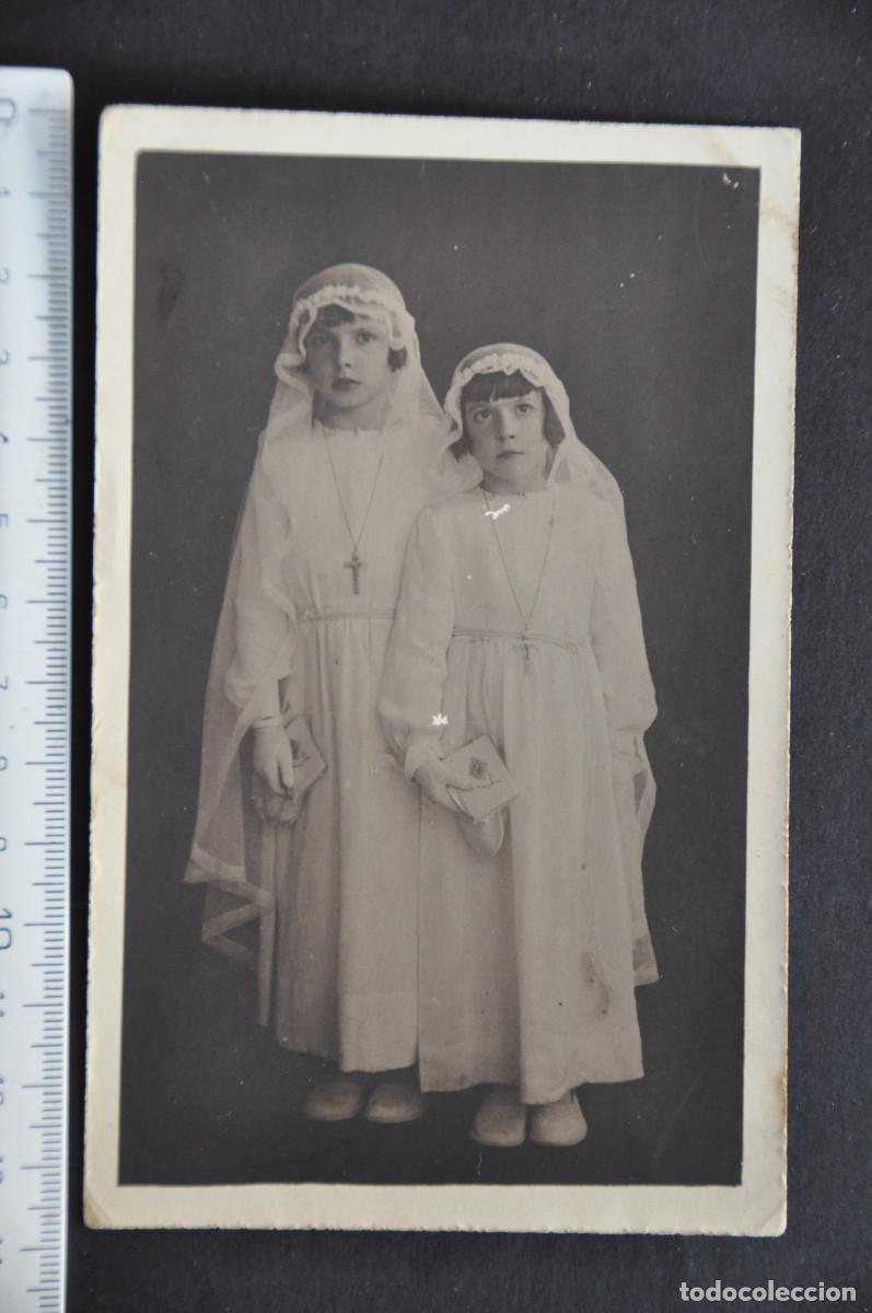 Fotograf&iacute;a antigua: POSTAL FOTOGR&Aacute;FICA DE DOS NI&Ntilde;AS CON SUS VESTIDOS DE PRIMERA COMUNI&Oacute;N