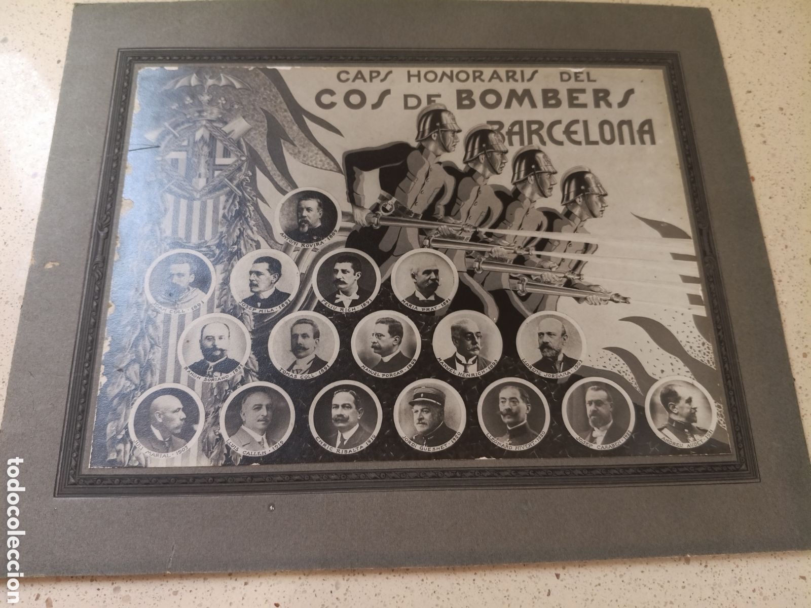 Fotograf&iacute;a antigua: ORLA HISTORICA QUE HONRA A LOS CAPS HONORARIS DEL COS DE BOMBERS DE BARCELONA. (1889 a 1831).
