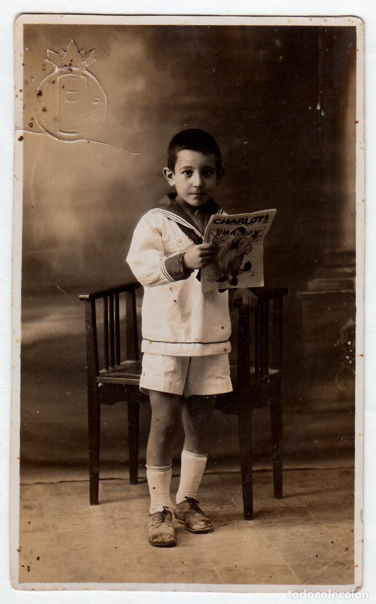Fotograf&iacute;a antigua: Carpena, Elda, Alicante Curiosa foto. Ni&ntilde;o marinero leyendo antigua revista Charlot A&ntilde;os 20-30 rc