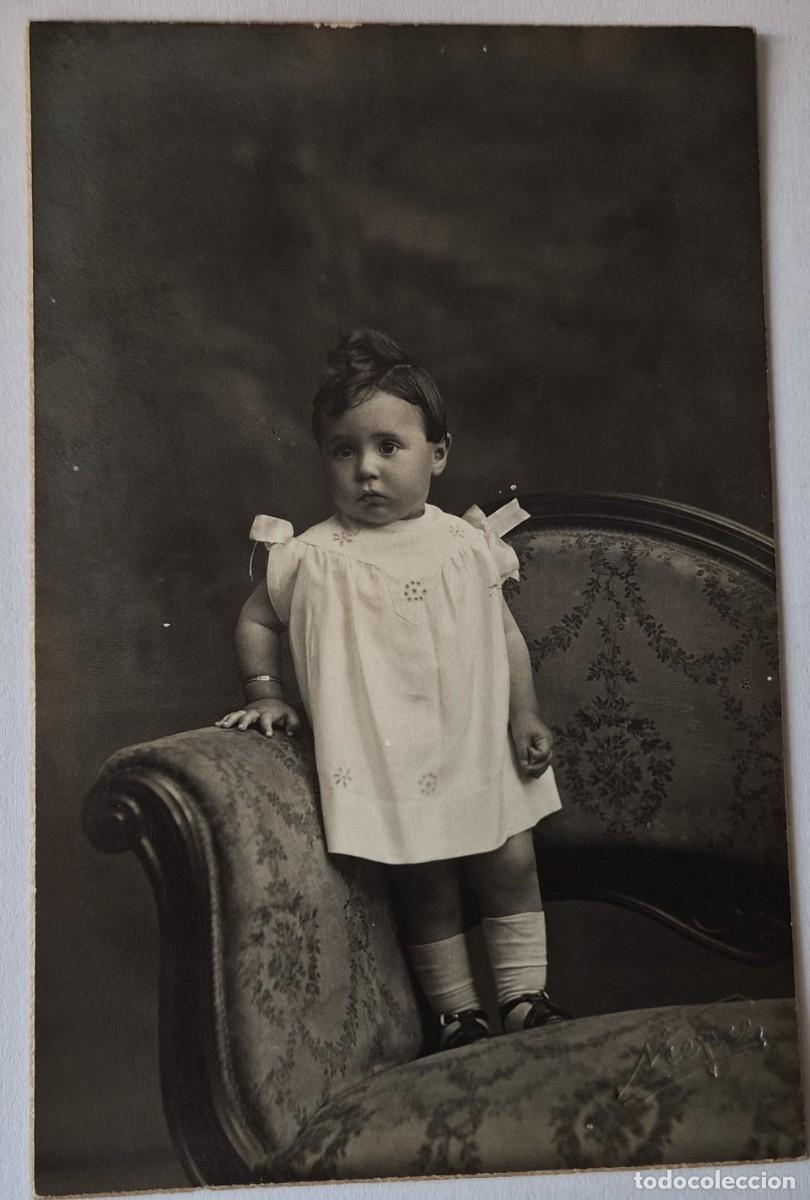 Fotograf&iacute;a antigua: FOTO POSTAL MUY ANTIGUA MODERNISTA (14X9) - MAS DE 100 A&Ntilde;OS - FOTOGRAFIA NIEPCE - NI&Ntilde;A EN SILLON