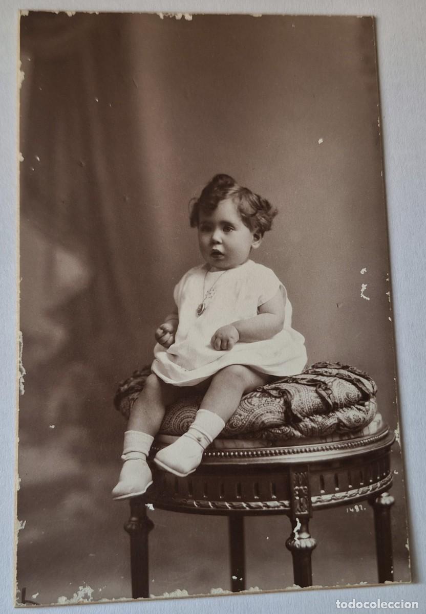 Fotograf&iacute;a antigua: FOTO POSTAL MUY ANTIGUA MODERNISTA (14X9) - MAS DE 100 A&Ntilde;OS - FOTOGRAFIA RAPHAEL- NI&Ntilde;A EN MESITA