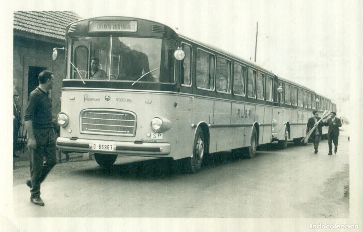 Fotograf&iacute;a antigua: ASTURIAS AUTOB&Uacute;S VIAJEROS COLLANZO-VALDEFARRUCOS. TAMA&Ntilde;O POSTAL. HACIA 1960. MUY RARA.