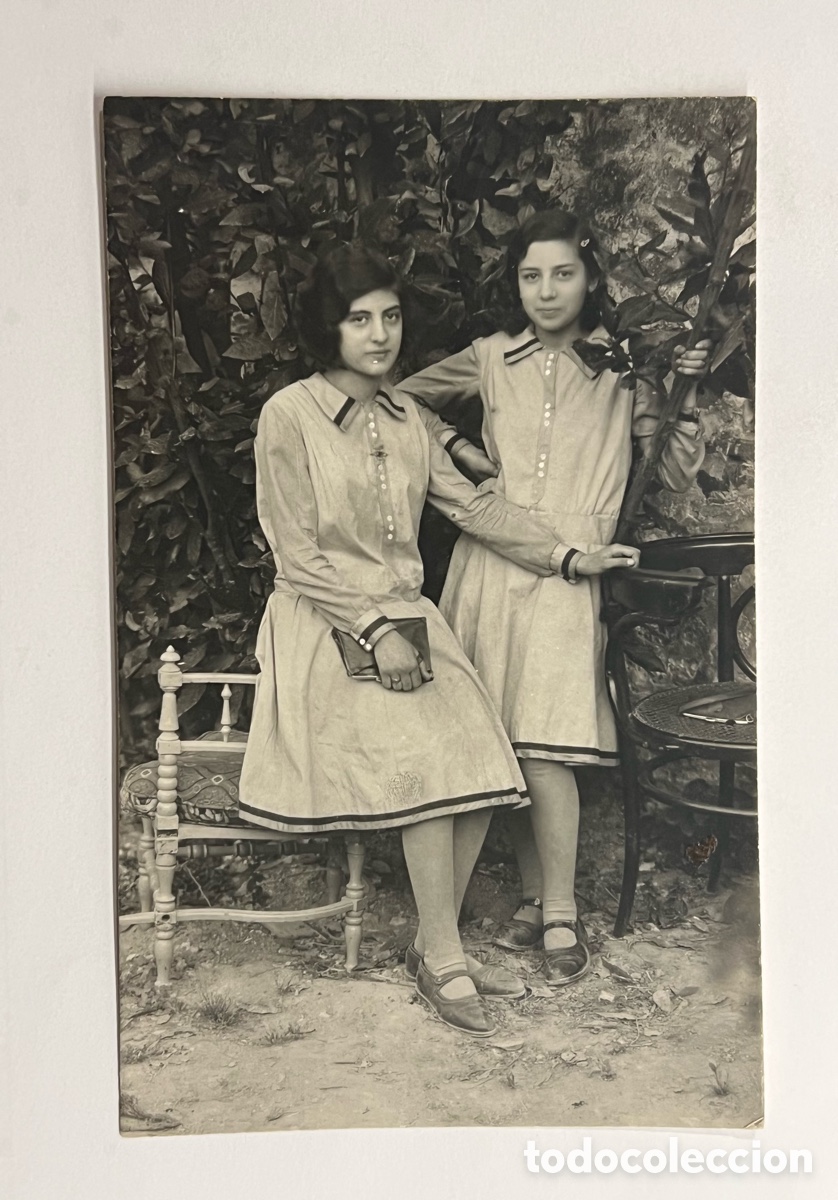 Fotograf&iacute;a antigua: BAEZA (Ja&eacute;n) Fotograf&iacute;a Mar&iacute;a y Merceditas Rey el d&iacute;a de la Profesi&oacute;n de su hermana Monja (h.1920?)
