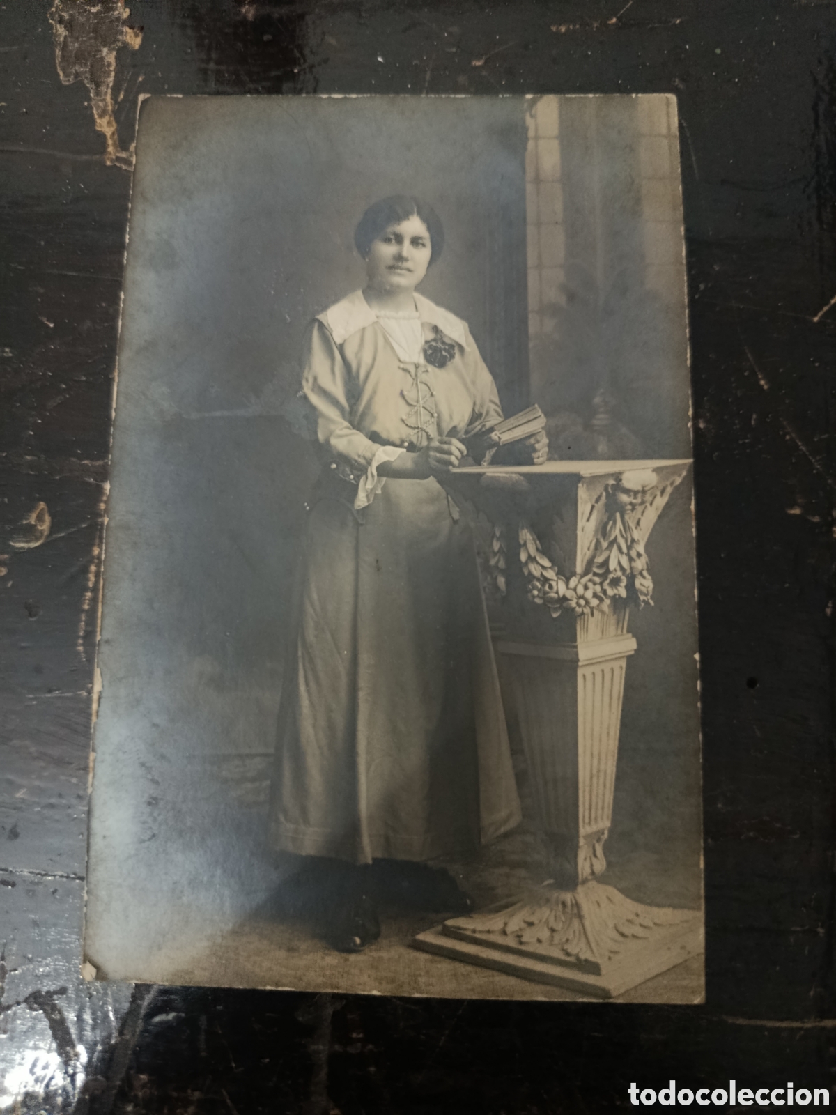 Fotograf&iacute;a antigua: Fotograf&iacute;a se&ntilde;ora posando foto sagrista piera