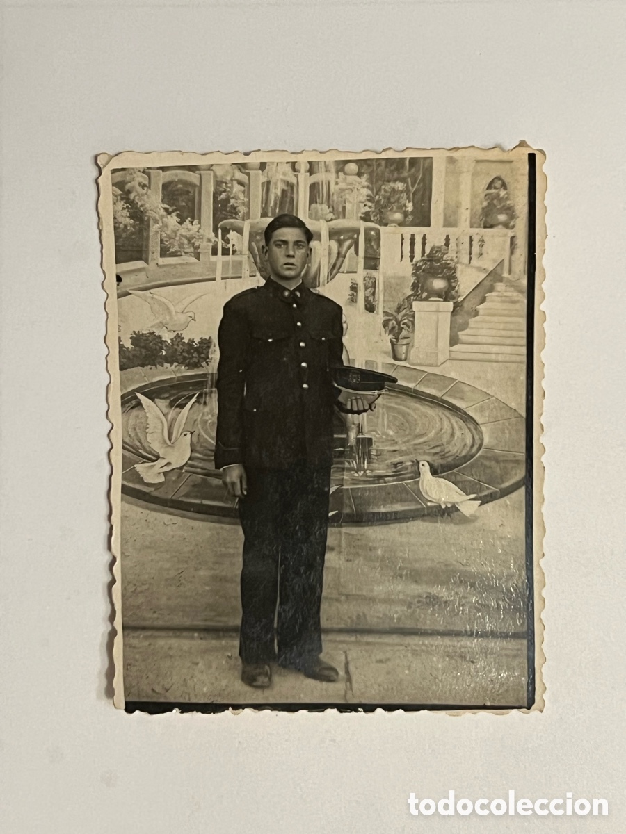 Fotograf&iacute;a antigua: MINUTEROS TUEJAR.. Fotograf&iacute;a de un joven m&uacute;sico (h.1945?) Med&iacute;das: 6,5 x 8,5 cm