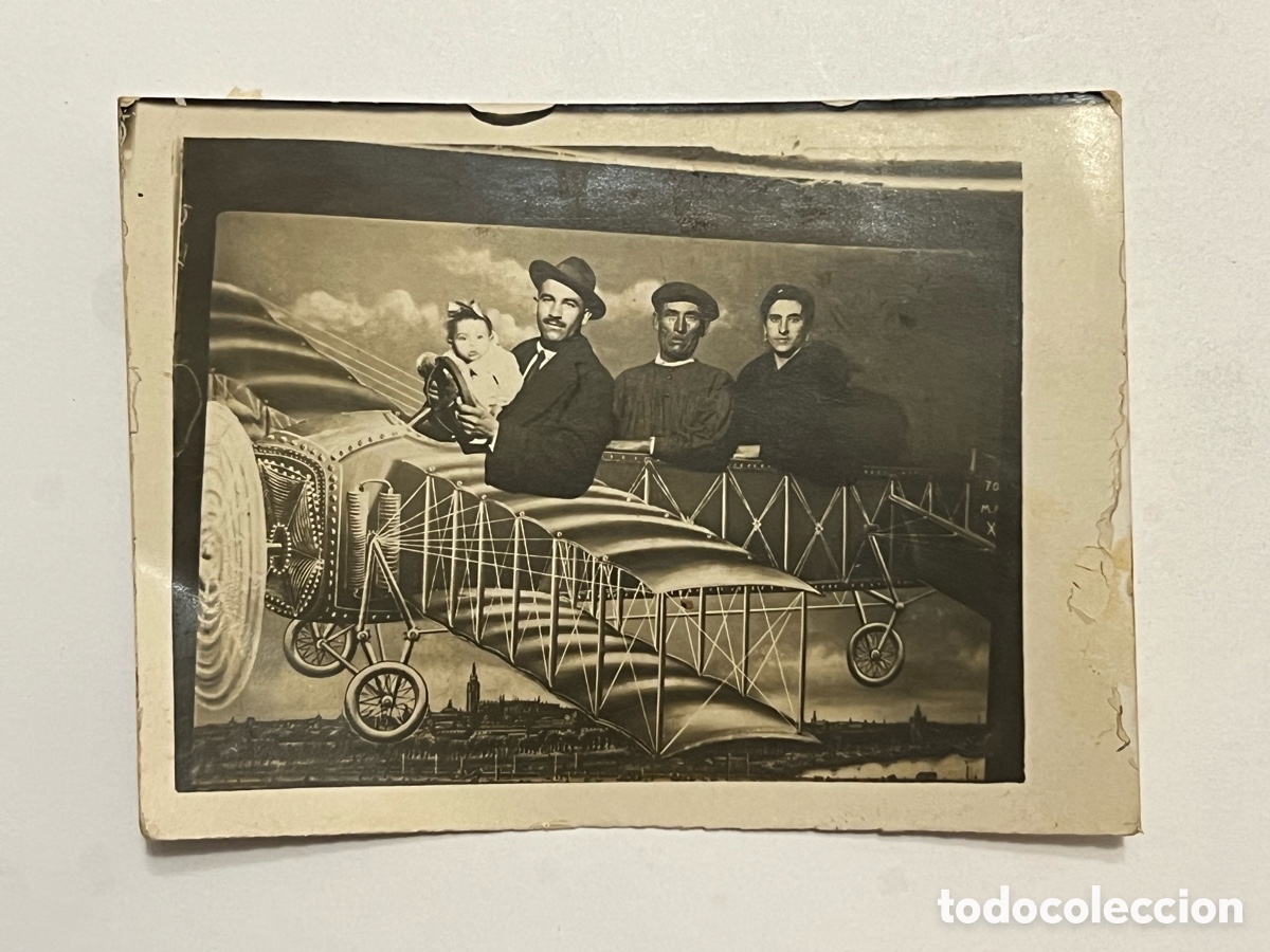 Fotograf&iacute;a antigua: MINUTEROS VALENCIA.. ? Fotograf&iacute;a Sobrevolando la Ciudad del Turia&hellip; (h.1945?) Med&iacute;das: 7 x 9,5 cm