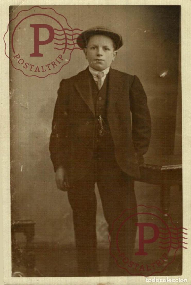 Fotograf&iacute;a antigua: Young Boy in Flat Cap &ndash; Gale&rsquo;s Studios Ltd., England c.1910. FOTOGRAFICA