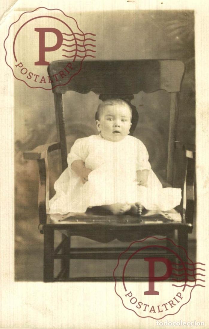 Fotograf&iacute;a antigua: Baby in Rocking Chair &ndash; J. P. Beauvais Studio, Haileybury & Cobalt Canada c.1920 FOTOGRAFICA