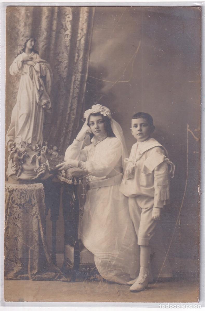 Fotograf&iacute;a antigua: Fotograf&iacute;a formato postal Company fot&oacute;grafo. 1911. Primera comuni&oacute;n ni&ntilde;o y ni&ntilde;a. Mellizos ??